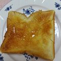 みっちゃん❇️68's cooksnap of when they made 蜂蜜かけるだけ…食パン☆.