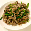 スキップママ☆'s cooksnap of when they made 簡単　春菊と豚こま肉のゴマ油醤油炒め.