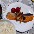 あや10111011's cooksnap of when they made ☆鮭のムニエル☆濃厚にんにくバター醤油.