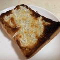 papikun's cooksnap of when they made 超簡単！しらすトースト.