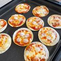 笑みs's cooksnap of when they made フライパンで作る 余った餃子の皮ピザ.