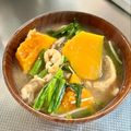 azbjbn's cooksnap of when they made 南瓜玉ねぎ榎油揚げホウレン草のお味噌汁.