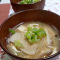 フリージア♬'s cooksnap of when they made エリンギと玉葱の味噌汁.