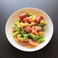 WOODs´'s cooksnap of when they made ブロッコリーとソーセージの玉子炒め.