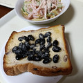よちりん's cooksnap of when they made おせちの残りで♪黒豆粉チーズトースト.