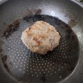 あゆはと's cooksnap of when they made 冷凍ハンバーグの焼き方５・５・５分.