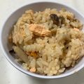 YUZU8120's cooksnap of when they made 激旨！鮭のニンニクバター醤油炊き込みご飯.
