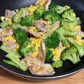 Soirate28's cooksnap of when they made ブロッコリーと卵と豚こまの塩炒め.