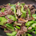 ｸﾏﾘｴ's cooksnap of when they made 実は相性抜群！牛肉とセロリの中華炒め.