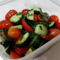 chiepou's cooksnap of when they made きゅうりとトマト、大葉の中華風サラダ.