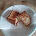 クック3RZM0G☆'s cooksnap of when they made 卵焼き器deホットサンド.