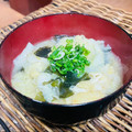 料理男子部🍻's cooksnap of when they made 懐かしOLC社食:キャベツとワカメ味噌汁.