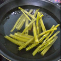 ＊雪菜っち＊'s cooksnap of when they made たしっぽ（イタドリ）の下処理方法.