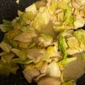 グリーンリーフ系's cooksnap of when they made キャベツと鶏胸肉炒め♪レモンバターソース.