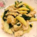 悠LOVE航's cooksnap of when they made 鶏胸肉とじゃが芋とほうれん草のカレー炒め.