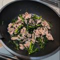 ＊海華＊'s cooksnap of when they made ほんだしで春菊堪能！春菊と豚の炒め。.