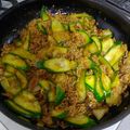 かーぷ２００９'s cooksnap of when they made 旨すぎ！きゅうりと豚挽肉カレー炒め.