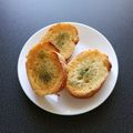 WOODs´'s cooksnap of when they made 簡単で美味しいガーリックトースト.