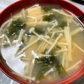 ♬のんのこ日和♬'s cooksnap of when they made 舞茸えのきワカメのお味噌汁.