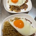 にこちゃんち's cooksnap of when they made インスタント ミーゴレンdeナシゴレン.