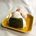 かっちゃん杉's cooksnap of when they made おにぎりの具材を真ん中に握る裏技！？.