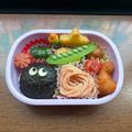 ちゅーりっぷ♪♪'s cooksnap of when they made *まっくろくろすけ家族おにぎり*キャラ弁.