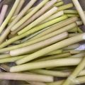 momonaomam's cooksnap of when they made つわぶき 灰汁抜き処理・ツルツル皮むき.