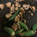 クックOS6YTL☆'s cooksnap of when they made マッシュルームとオクラのピリ辛炒め.