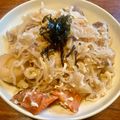 さすらい's cooksnap of when they made 簡単リメイク♪　肉じゃが丼.