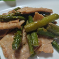 monjimari's cooksnap of when they made 簡単！豚アスパラのガリバタ醤油炒め.
