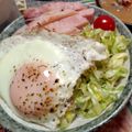 マキマキ913's cooksnap of when they made 簡単☆朝にがっつりハムエッグ丼.