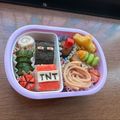 ちゅーりっぷ♪♪'s cooksnap of when they made パパ奮闘キャラ弁　□マイクラ□.