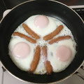 puniＫ's cooksnap of when they made 半熟目玉焼きウインナー添え.