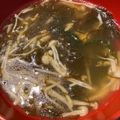 Qth66's cooksnap of when they made 【話題入り】えのきのオイスタースープ.