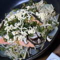 カックンの's cooksnap of when they made 鮭とキノコと玉ねぎのフライパン蒸し.