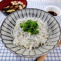 在宅勤務のおじさん's cooksnap of when they made レンジで簡単！生姜タレが美味＊しらす丼.