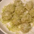 アクセル☆'s cooksnap of when they made 【レンジ】千切りキャベツの花シューマイ.