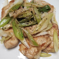 ☆とん吉☆'s cooksnap of when they made 胸肉と長ネギの塩レモン炒め.