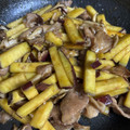 まぐのいあ's cooksnap of when they made 豚肉とさつまいもと舞茸の甘辛炒め.