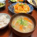 Superlittleboo's cooksnap of when they made 玉ねぎ・ぶなしめじ・にんじんの味噌汁.