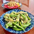 Superlittleboo's cooksnap of when they made 卵とスナップえんどうの炒め物.
