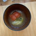 みるく茶's cooksnap of when they made レタスとミニトマトの生姜味噌汁.
