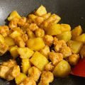 ame-ikuru's cooksnap of when they made 鶏胸肉とじゃがいものガーリック炒め☆.