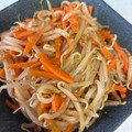 ポムポムポヨコ's cooksnap of when they made レンジで簡単☆もやしと人参のゴマ和え.