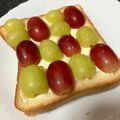そらいろ猫's cooksnap of when they made ぶどうとクリームチーズのトースト♪.