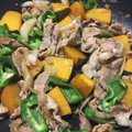 Xx447xX's cooksnap of when they made ✿挽肉とかぼちゃピーマン甘辛ごま炒め♪.