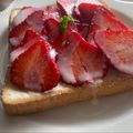 にゃつめ〜's cooksnap of when they made いちご♡クリームチーズのっけトースト.
