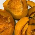 よっちゃんせっちゃん's cooksnap of when they made 簡単やでかぼちゃ切り方包丁一本でOK.
