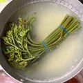 スズメの涙's cooksnap of when they made 短時間でわらびあく抜き.