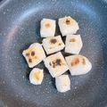 ちゃいろのこぐま's cooksnap of when they made 超簡単！フライパンで餅を焼く♪.